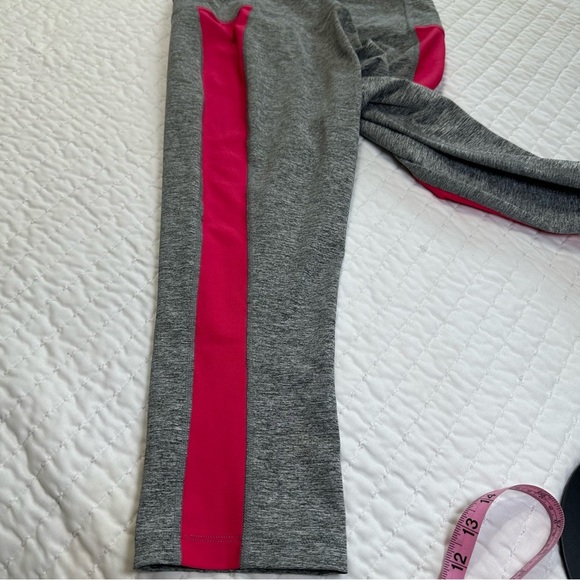 Nike Capri Workout  Leggings Dri-Fit Size M  Grey and Pink - Picture 12 of 12
